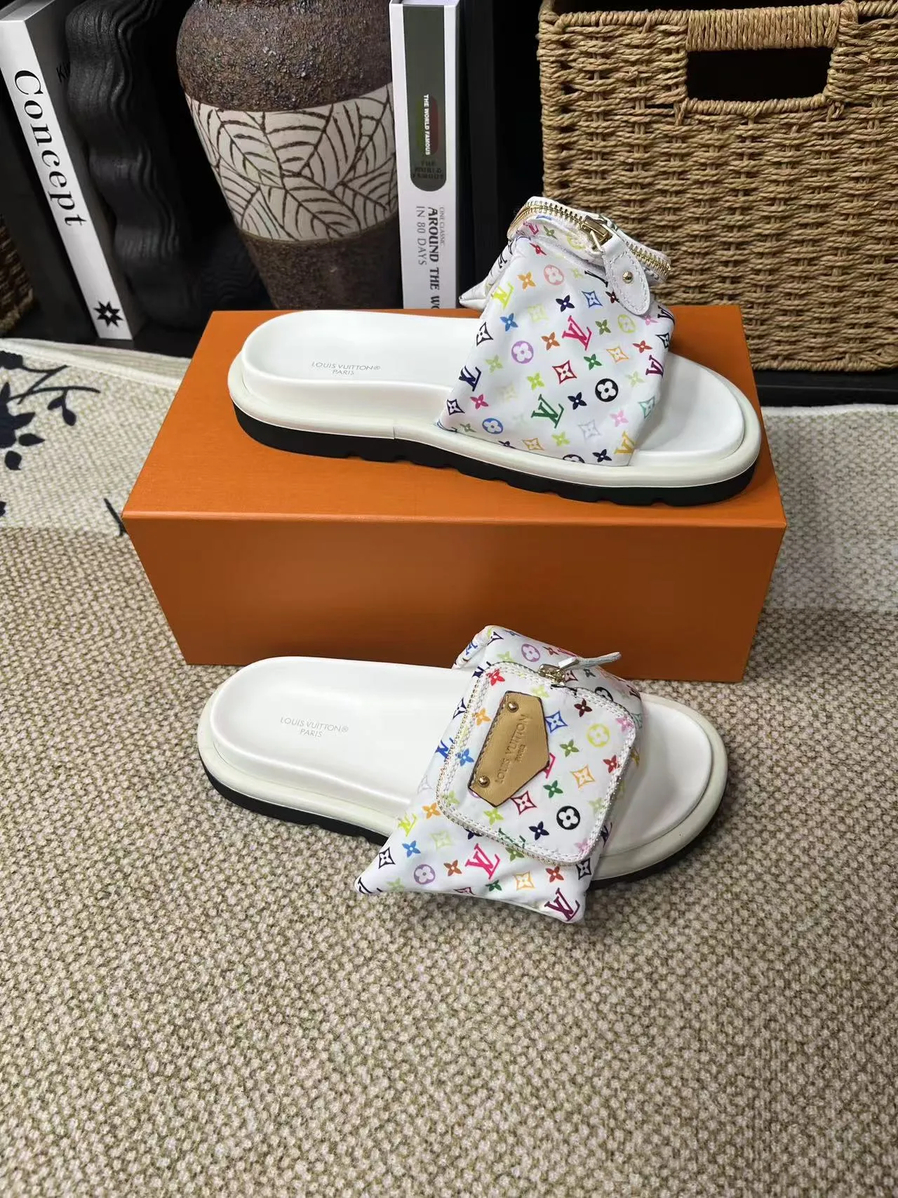 P380 yuan LV Louis Vuitton Full of high-end feel! A popular model among bloggers at home and abroad, it’s retro and fashionable, and looks stunning on your feet! Mainly recommended model on the official website★ ━━━━━ ЅᏇєєt ━━━━━ ▪️Upper: original calfskin ➕5D printing process ▪️Inner: imported mixed sheepskin ▪️Outsole: original molded foam outsole ▪️Size: Female 35-40 Men's 39-44 (women's 41 men's 45)